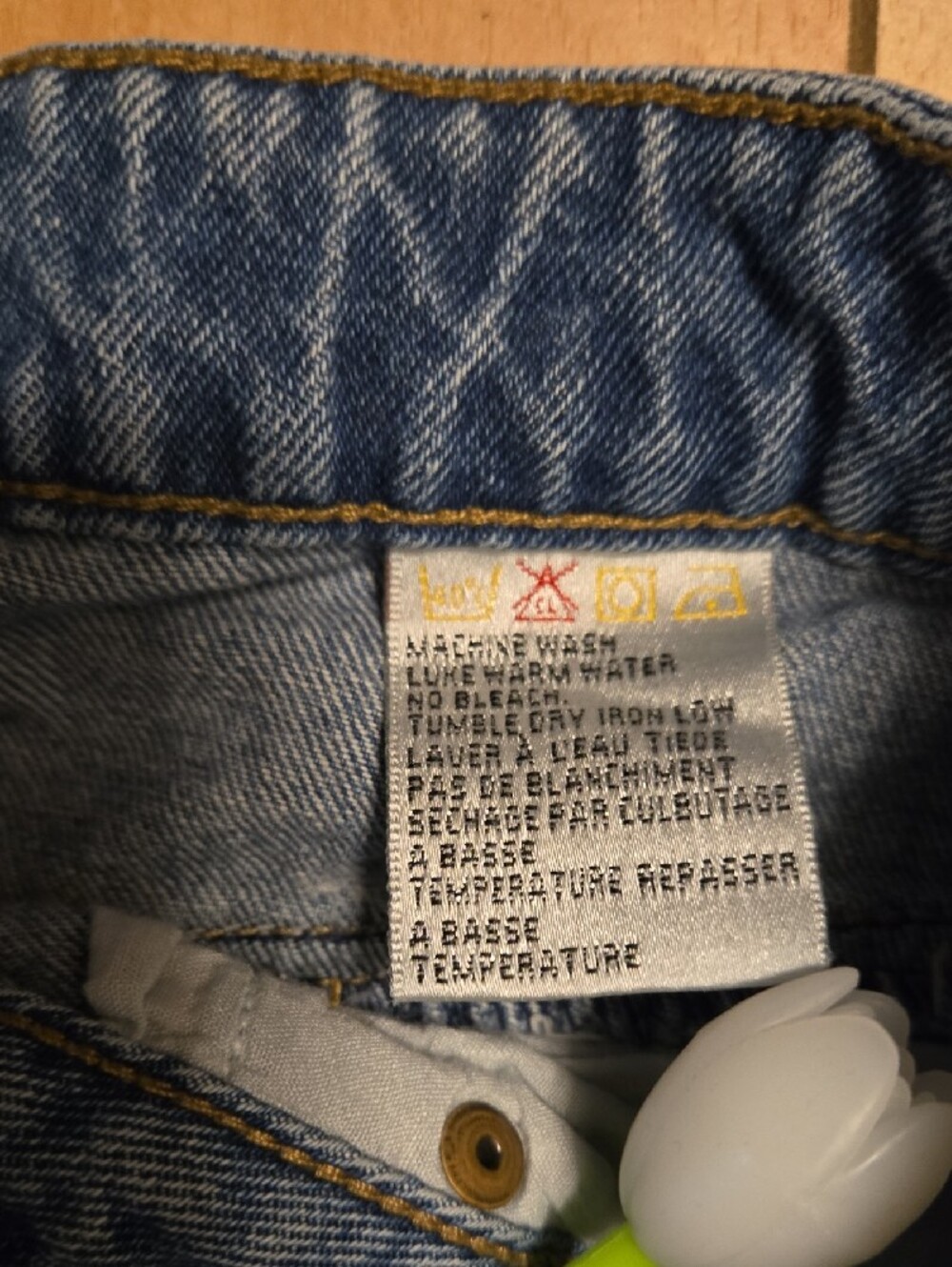 Cotton Ginny - Retro Denim Shorts in Blue - Picture 3 of 5